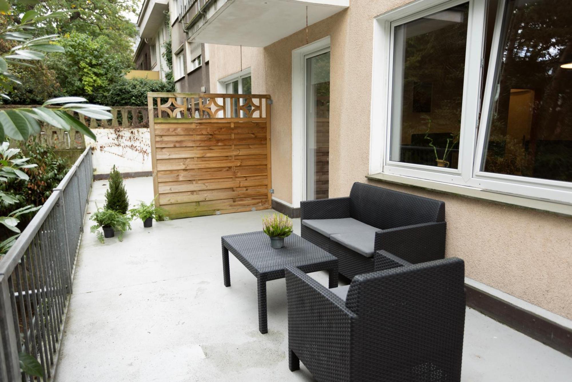 Central Apartment With Terrace And A Free Parking Дуйсбург Екстериор снимка