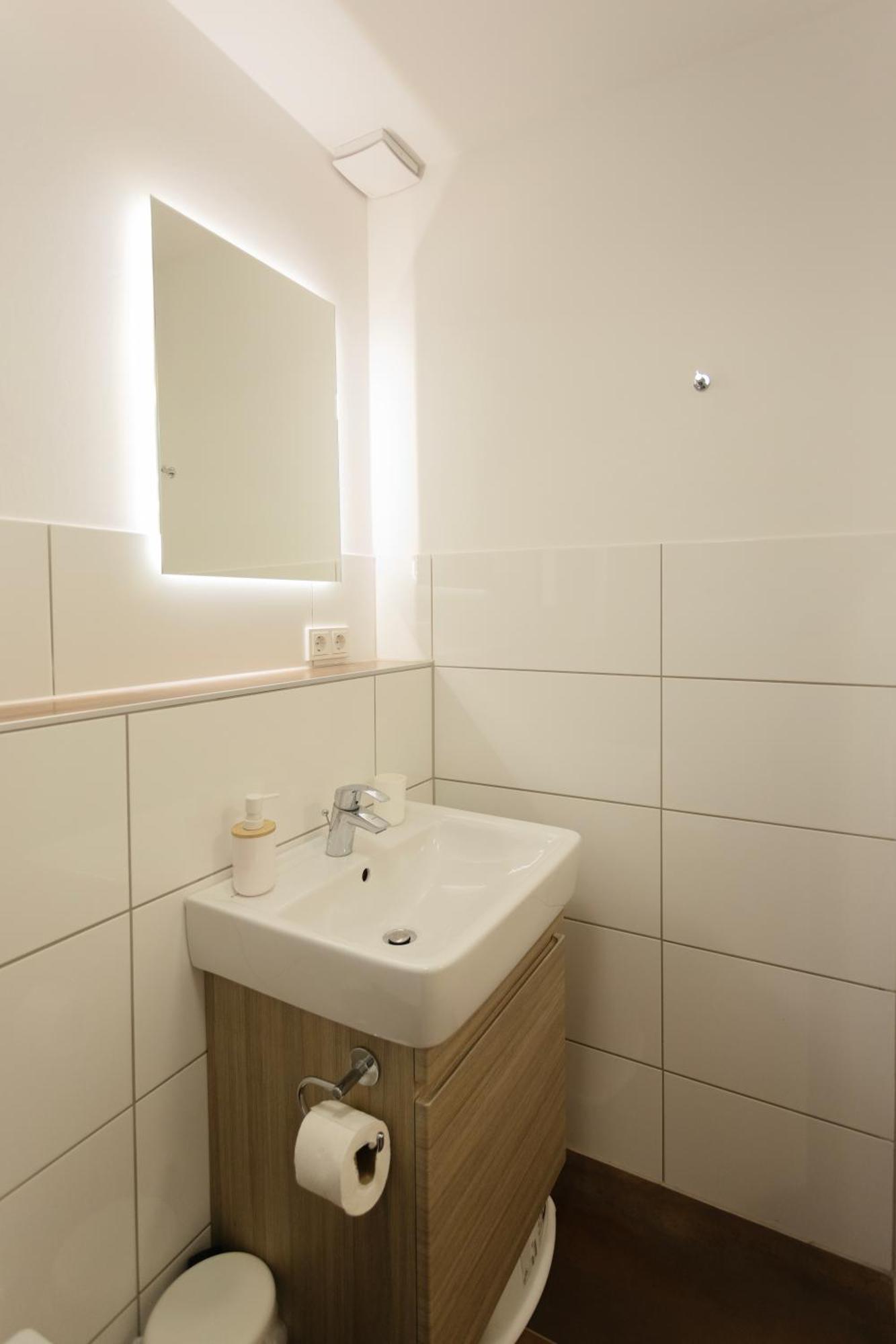 Central Apartment With Terrace And A Free Parking Дуйсбург Екстериор снимка